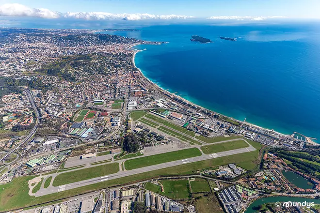 Vista panoramica dell’aeroporto di Cannes della nostra concessionaria Aéroport de la Côte d'Azur
