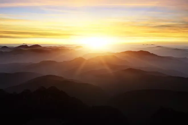 tramonto sole montagne
